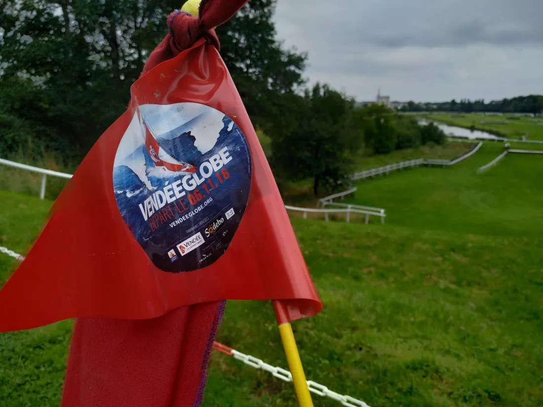 drapeau Vendée Vélo Francette Lion d'Angers_16 07 21_CJ